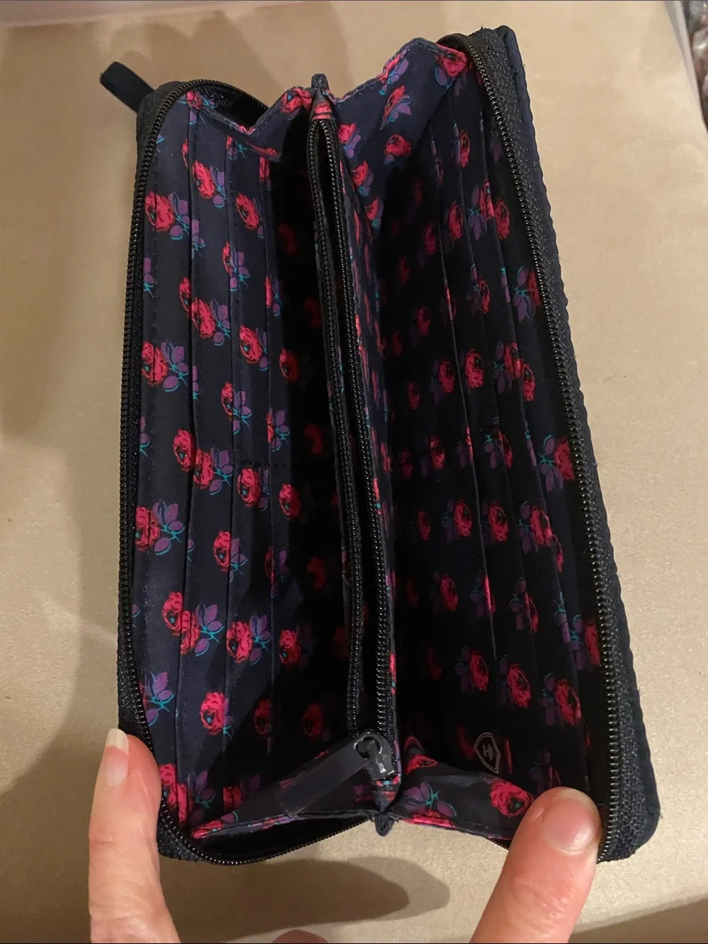 Vera Bradley Zip Around Accordion Quilted Zip Wristlet NWOT. Black